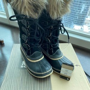 Sorel Joan of Artic Size 8 Black